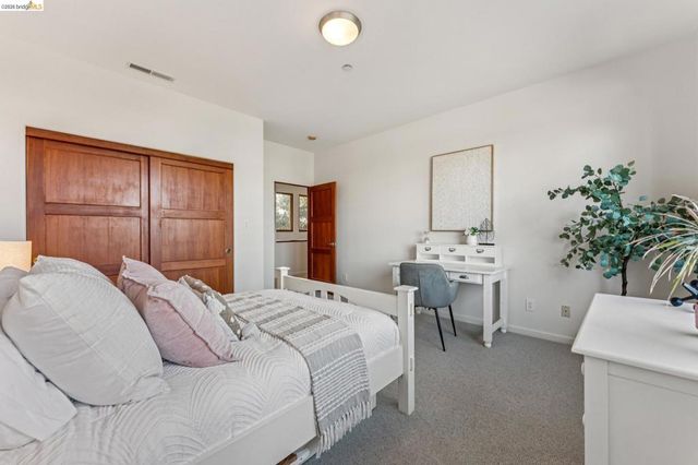 13454 Campus Dr, Oakland, CA 94619