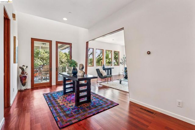 13454 Campus Dr, Oakland, CA 94619