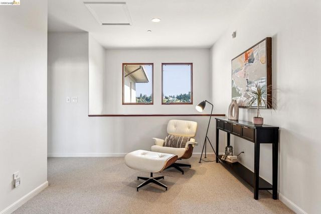 13454 Campus Dr, Oakland, CA 94619