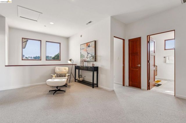 13454 Campus Dr, Oakland, CA 94619