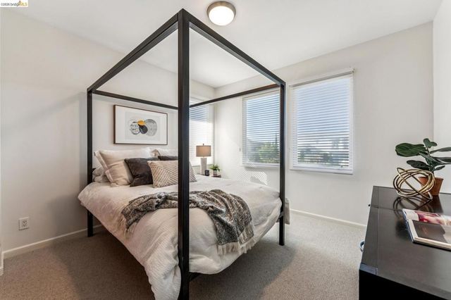 13454 Campus Dr, Oakland, CA 94619