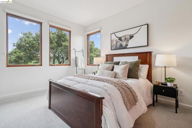 13454 Campus Dr, Oakland, CA 94619