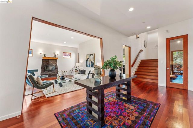 13454 Campus Dr, Oakland, CA 94619
