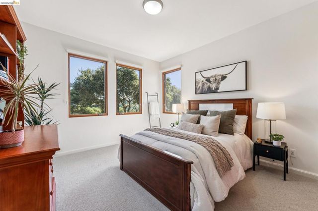 13454 Campus Dr, Oakland, CA 94619