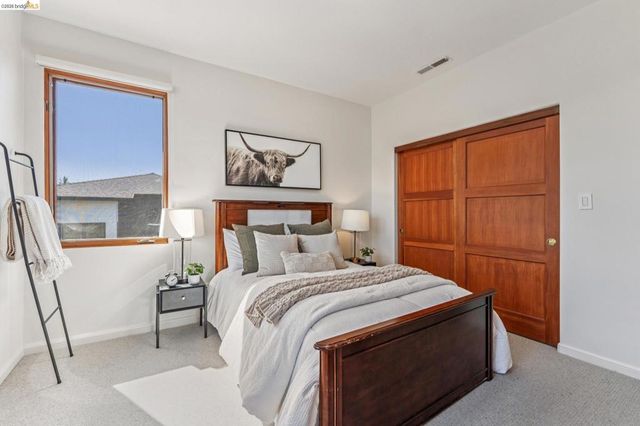 13454 Campus Dr, Oakland, CA 94619