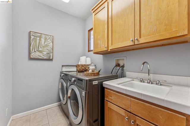 13454 Campus Dr, Oakland, CA 94619