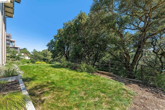 13454 Campus Dr, Oakland, CA 94619