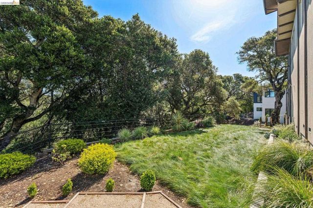 13454 Campus Dr, Oakland, CA 94619