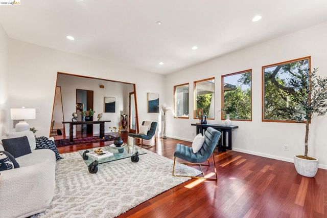 13454 Campus Dr, Oakland, CA 94619
