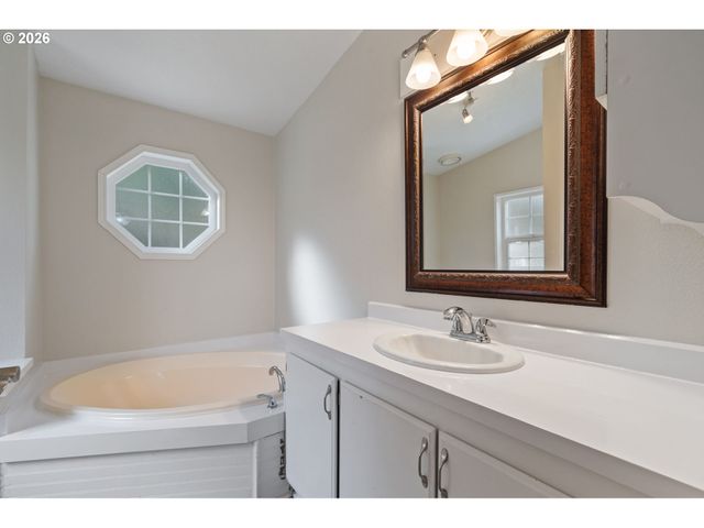 40405 Nw MAPLE RIDGE Rd, Woodland, WA 98674