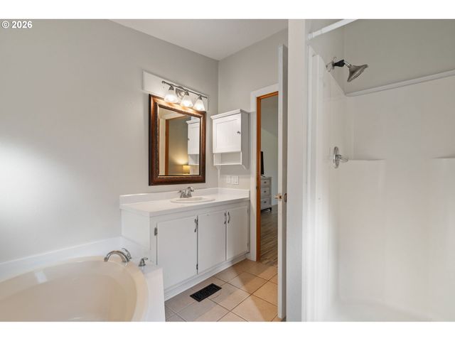 40405 Nw MAPLE RIDGE Rd, Woodland, WA 98674