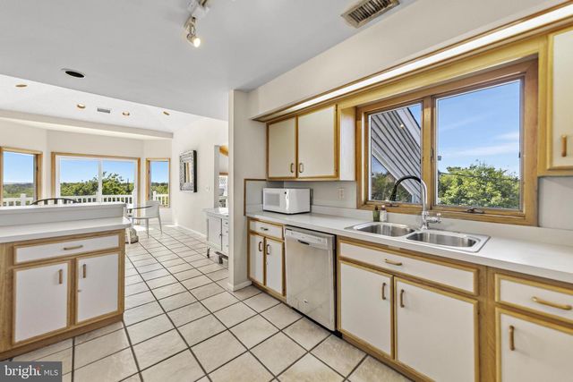 402 CENTRAL AVE, Barnegat Light, NJ 08006