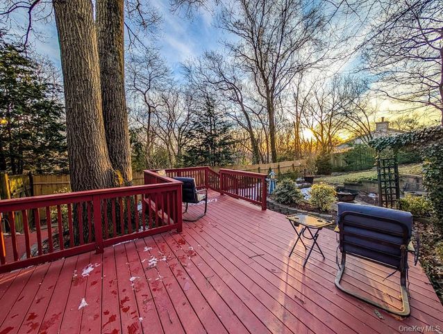 33 Park Drive, Rocky Point, NY 11778