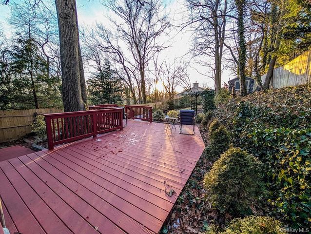 33 Park Drive, Rocky Point, NY 11778