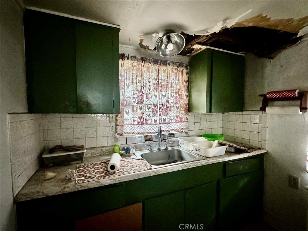 Image 7 of property listing at 29695 Dixon, Hayward, CA 94544