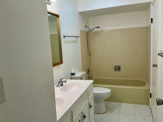 840 Heather Lane, Hoffman Estates, IL 60169