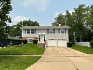 840 Heather Lane, Hoffman Estates, IL 60169