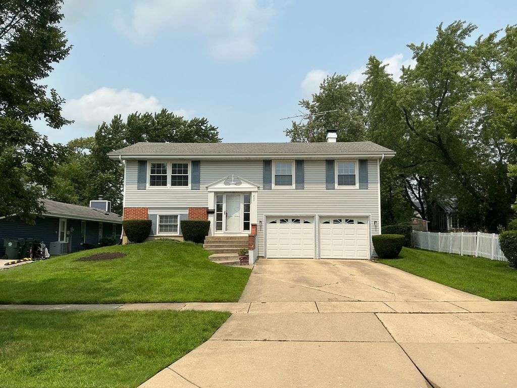 840 Heather Lane, Hoffman Estates, IL 60169