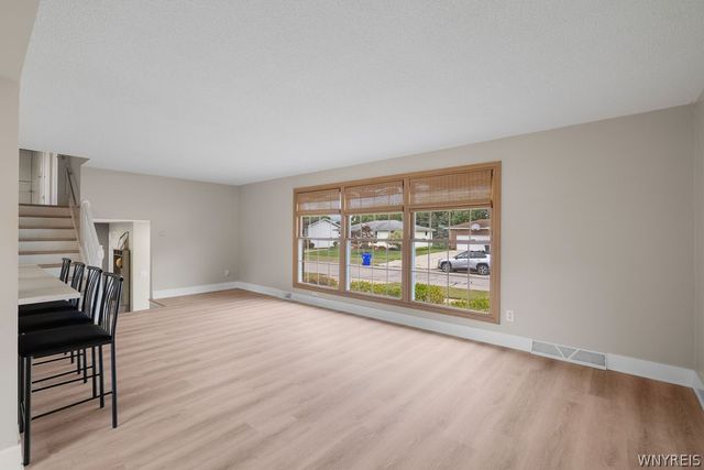 31 Christopher Drive, West Seneca, NY 14224
