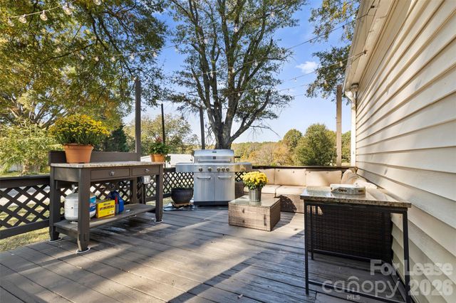 1316 Mecklenburg Highway, Mooresville, NC 28115