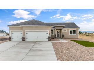 728 E Campbell Ln, Pueblo, CO 81007