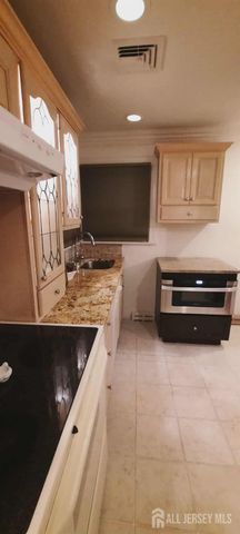 106 Maryknoll Route, Menlo Park Terrace, NJ 08840