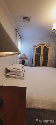 106 Maryknoll Route, Menlo Park Terrace, NJ 08840