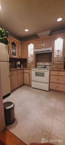 106 Maryknoll Route, Menlo Park Terrace, NJ 08840