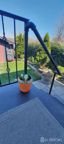 106 Maryknoll Route, Menlo Park Terrace, NJ 08840