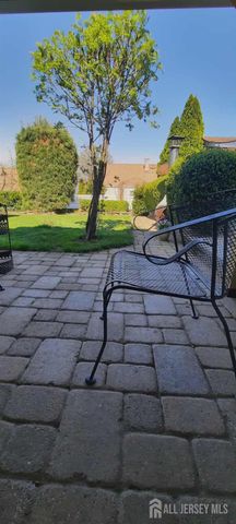 106 Maryknoll Route, Menlo Park Terrace, NJ 08840