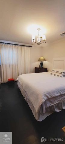 106 Maryknoll Route, Menlo Park Terrace, NJ 08840