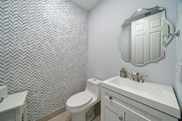 20920 NE 32nd Avenue, Aventura, FL 33180