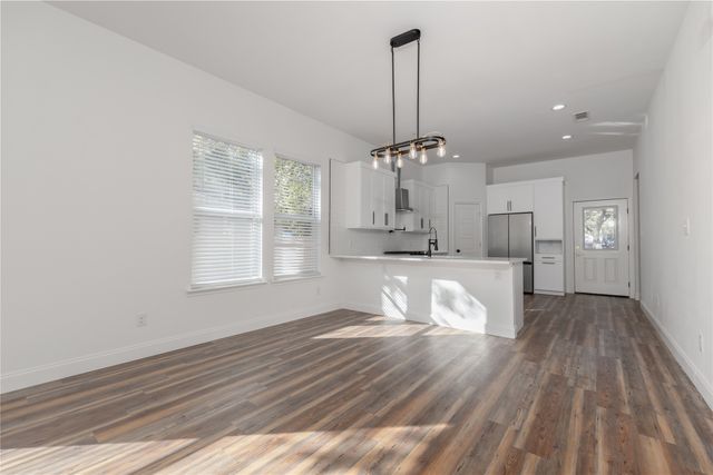 2823 Alaska Avenue, Dallas, TX 75216