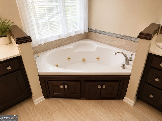 1156 Maple Creek Ridge, Loganville, GA 30052