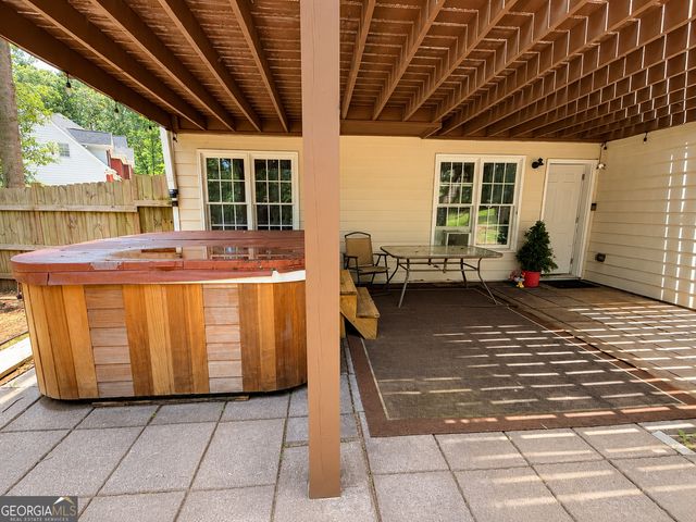 1156 Maple Creek Ridge, Loganville, GA 30052