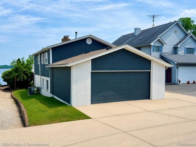 1869 Union Lake Road, Commerce Twp, MI 48382