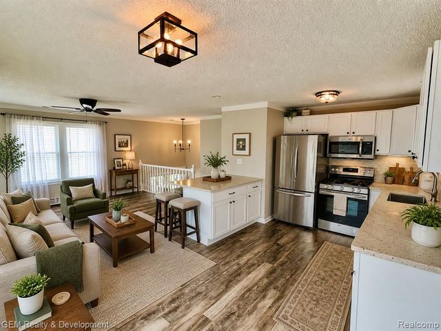 1869 Union Lake Road, Commerce Twp, MI 48382