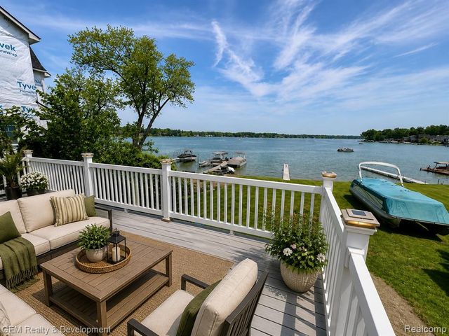 1869 Union Lake Road, Commerce Twp, MI 48382