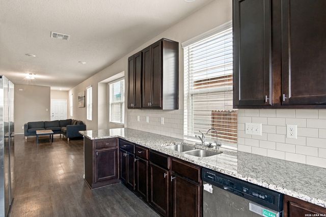 10562 GREEN LAKE DR, San Antonio, TX 78223