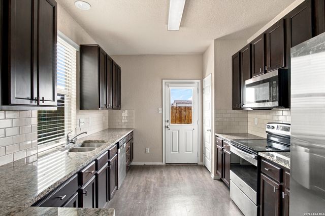 10562 GREEN LAKE DR, San Antonio, TX 78223
