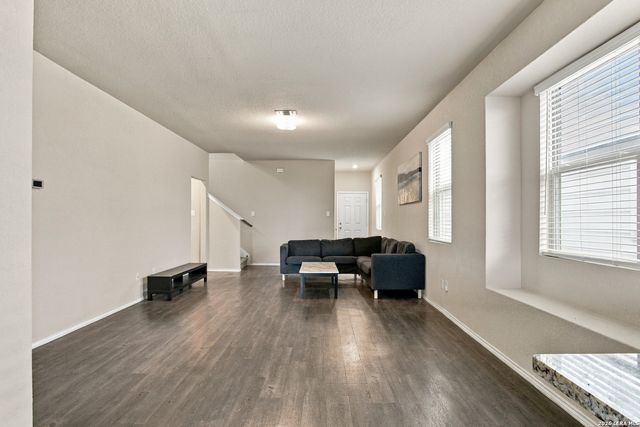 10562 GREEN LAKE DR, San Antonio, TX 78223