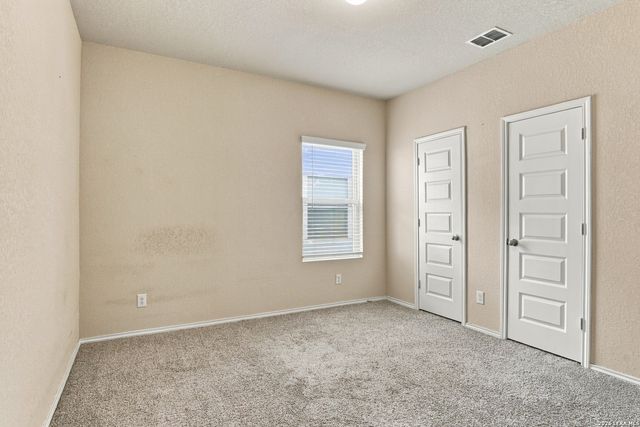 10562 GREEN LAKE DR, San Antonio, TX 78223