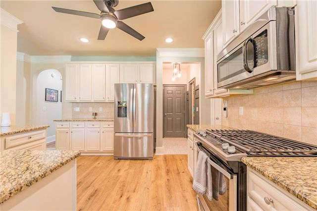 988 Spanish Moss Trail, Loganville, GA 30052