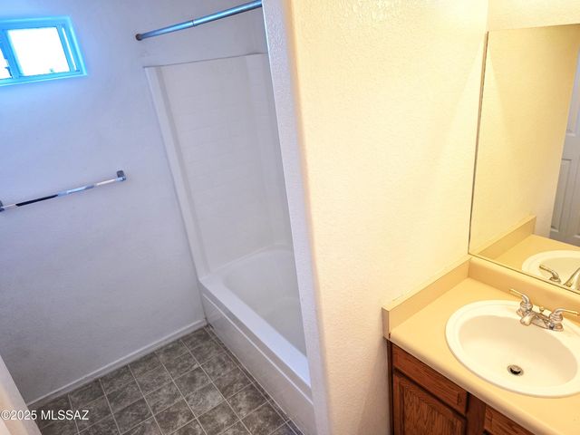 428 Via Encino, Rio Rico, AZ 85648