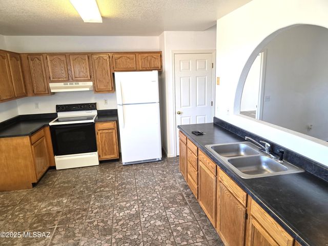 428 Via Encino, Rio Rico, AZ 85648