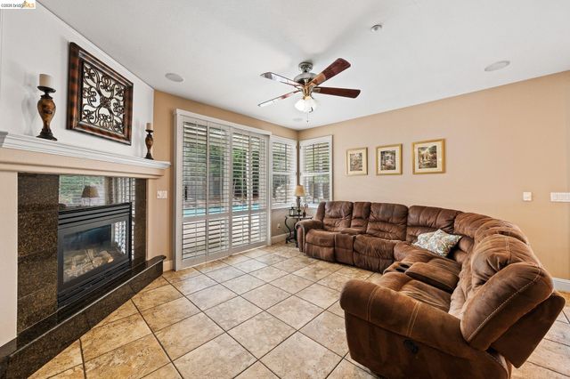 1060 Cambrian Pl, Brentwood, CA 94513