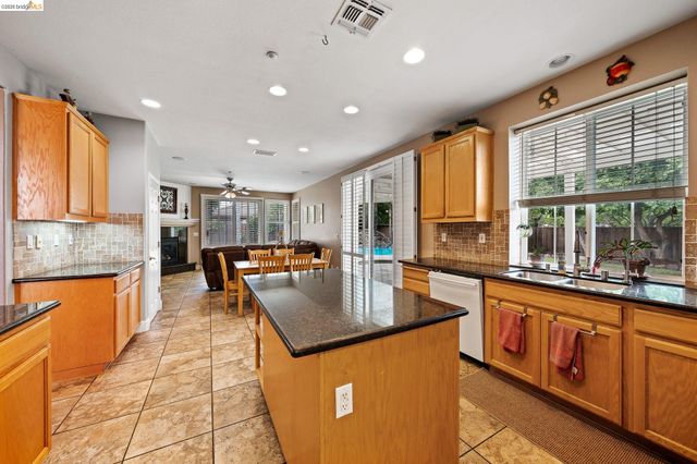 1060 Cambrian Pl, Brentwood, CA 94513