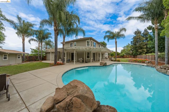 1060 Cambrian Pl, Brentwood, CA 94513
