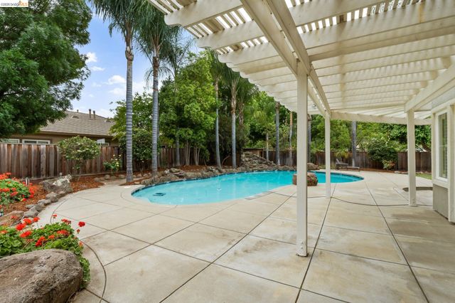 1060 Cambrian Pl, Brentwood, CA 94513