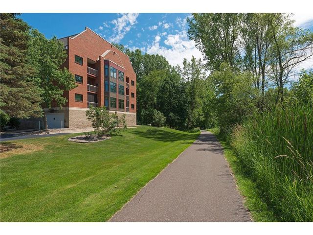 500 County Road B W 113, Roseville, MN 55113